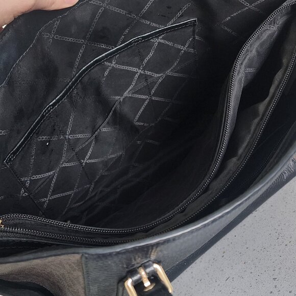 Michael Kors Voyager Bag - Picture 5 of 8